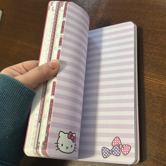 Hello Kitty Journal - Picture 3 of 7